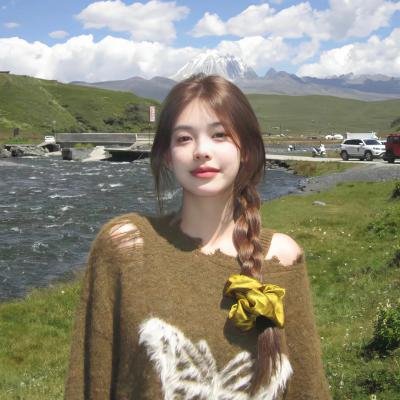 戴红头巾的女孩